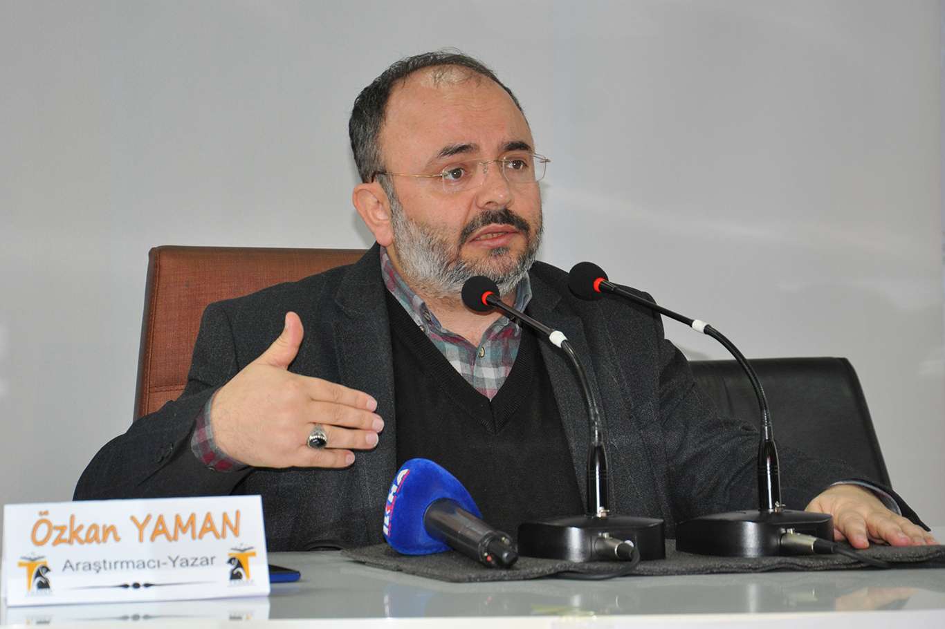 Eğitimci-Yazar Yaman: Küresel sisteme göre kadın bir reklam malzemesidir Eğitimci-Yazar Yaman: Küresel sisteme göre kadın bir reklam malzemesidir
